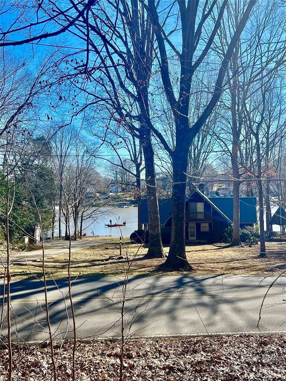 0.98 Acres of Residential Land for Sale in Mooresville, North Carolina