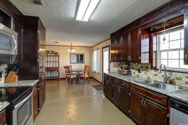 4.63 Acres of Land with Home for Sale in Texarkana, Arkansas