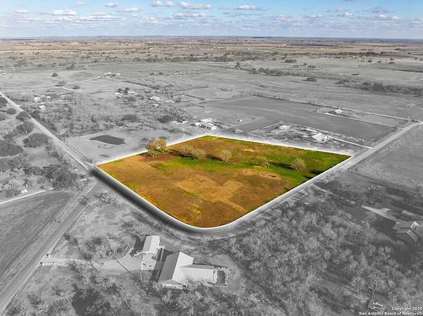 7 Acres of Residential Land for Sale in St. Hedwig, Texas