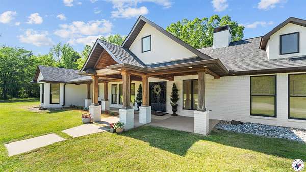 17.7 Acres of Land with Home for Sale in Texarkana, Arkansas