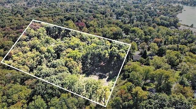 6.62 Acres of Residential Land for Sale in Waterford, Michigan