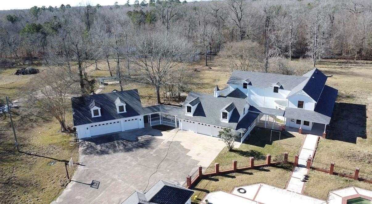 30 Acres of Agricultural Land with Home for Sale in Hull, Texas