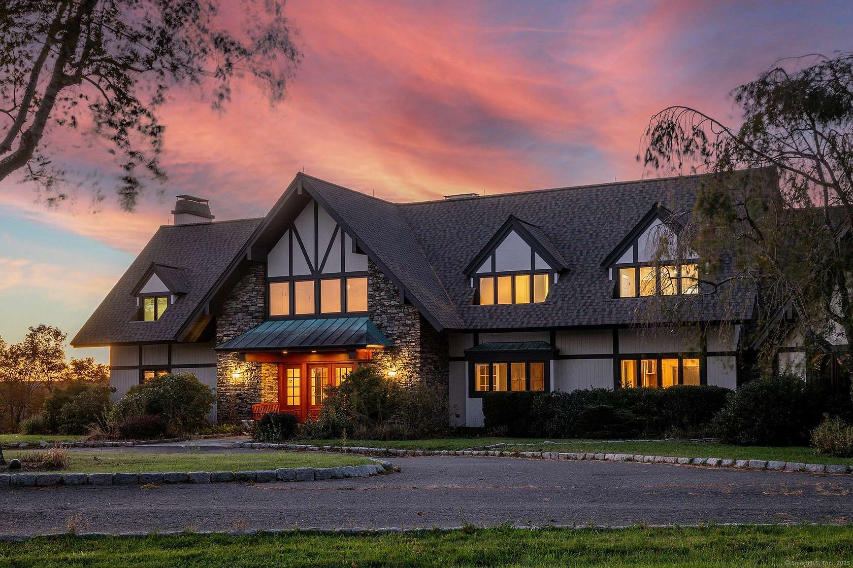 34 Acres of Agricultural Land with Home for Sale in Woodbury, Connecticut