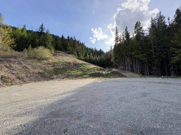 Newly paved cul-de-sac to property