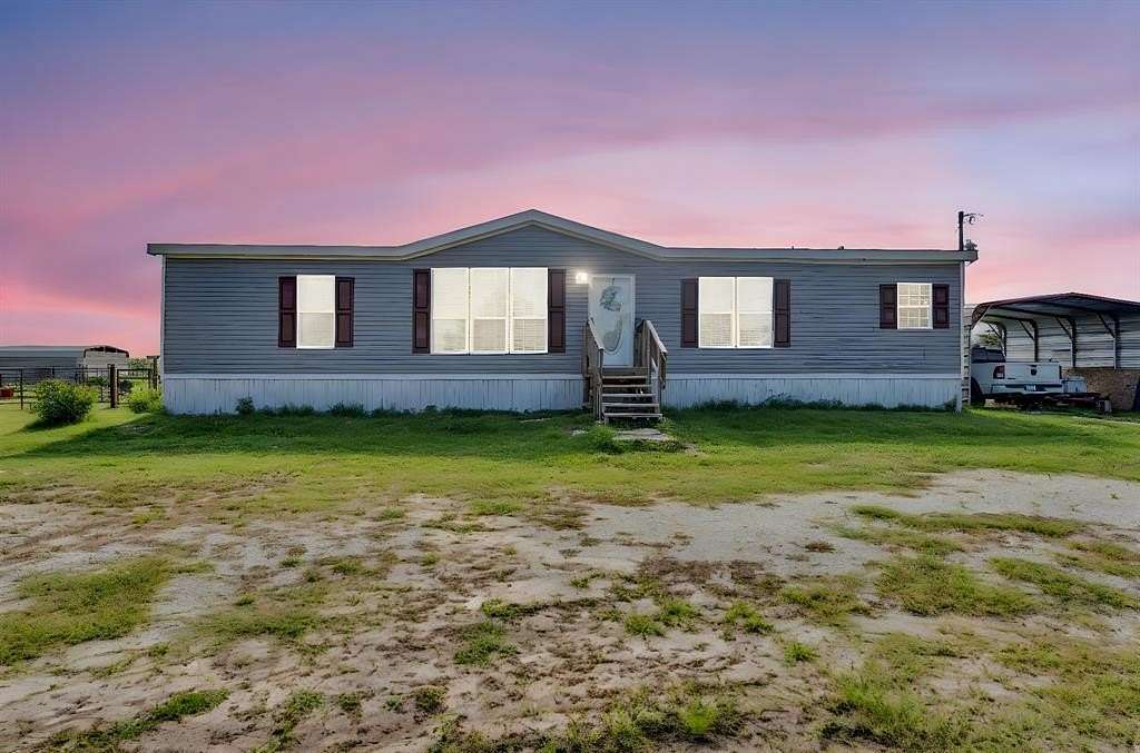 4 Acres of Residential Land with Home for Sale in Teague, Texas