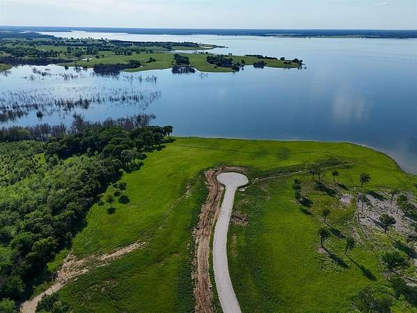 1.5 Acres of Land for Sale in Windom, Texas