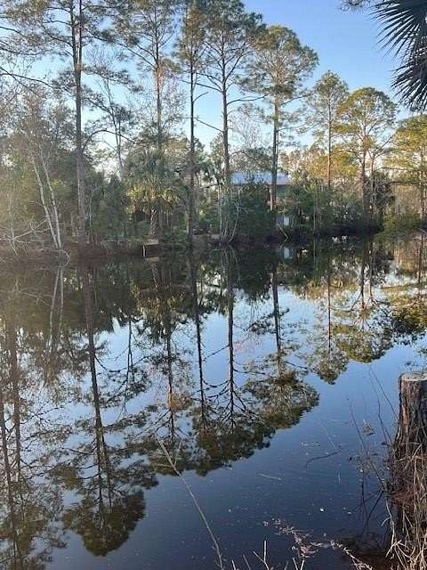 0.5 Acres of Land for Sale in Suwannee, Florida
