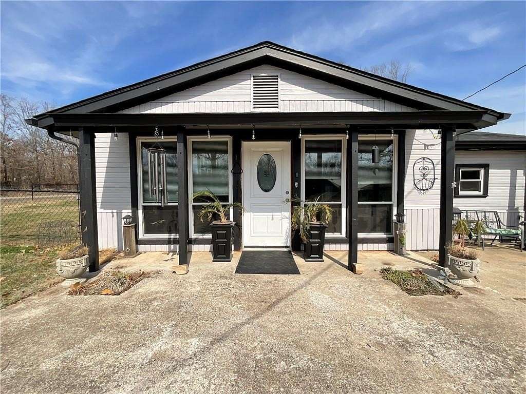 5 Acres of Residential Land with Home for Sale in Kansas, Oklahoma