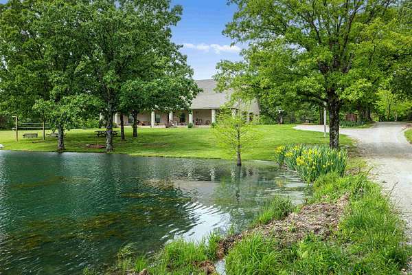 2.5 Acres of Residential Land with Home for Sale in Jonesboro, Arkansas