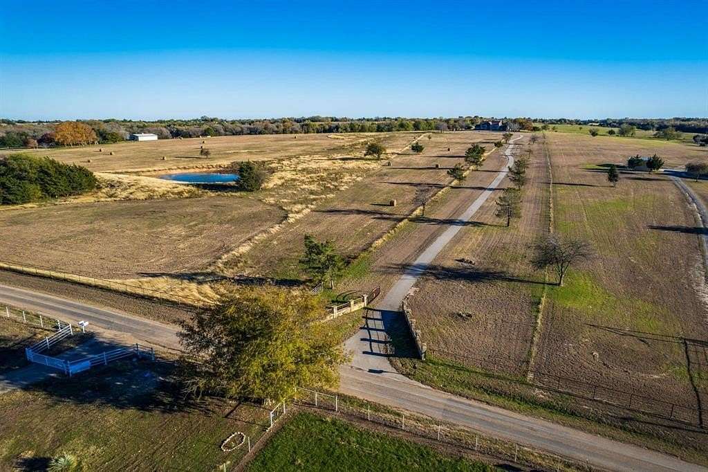 36 Acres of Land for Sale in Grandview, Texas