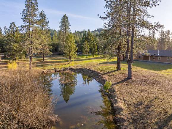 7.26 Acres of Residential Land with Home for Sale in Grants Pass, Oregon