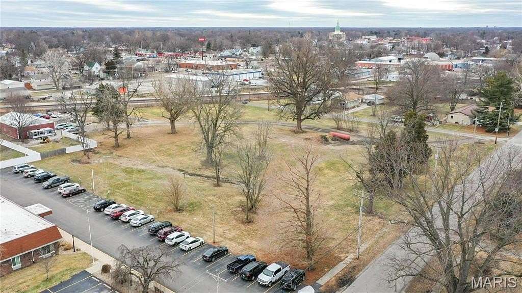 3 Acres of Residential Land for Sale in Carlinville, Illinois