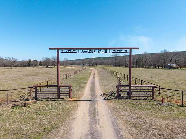 301 Acres of Land with Home for Sale in Harvey, Arkansas