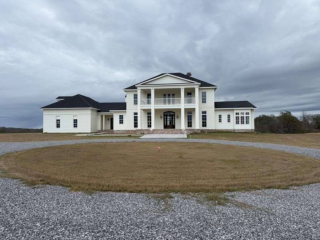 100 Acres of Land with Home for Sale in Carriere, Mississippi