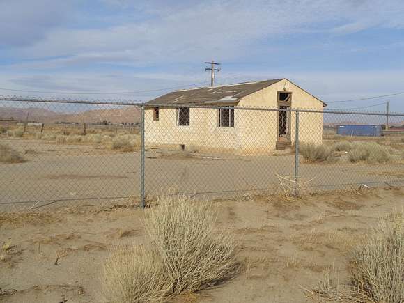 20 Acres of Land with Home for Sale in Rosamond, California