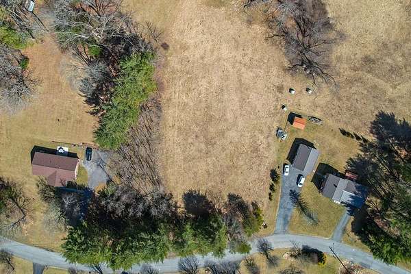 1 Acre of Residential Land for Sale in Hillsville, Virginia