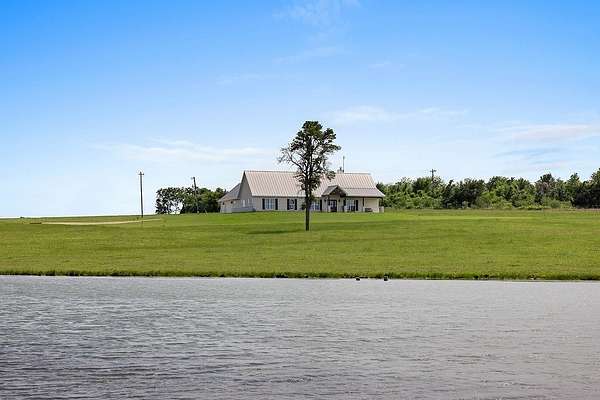 38 Acres of Agricultural Land with Home for Sale in Washington, Texas