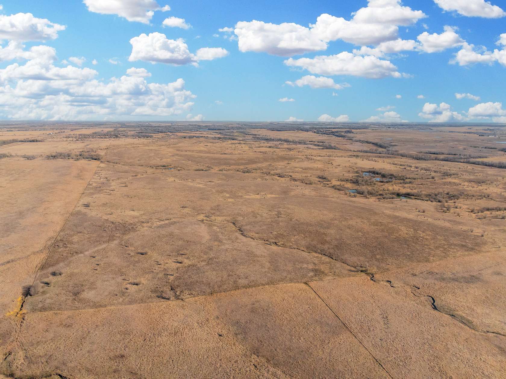 584 Acres of Recreational Land & Farm for Sale in Howard, Kansas