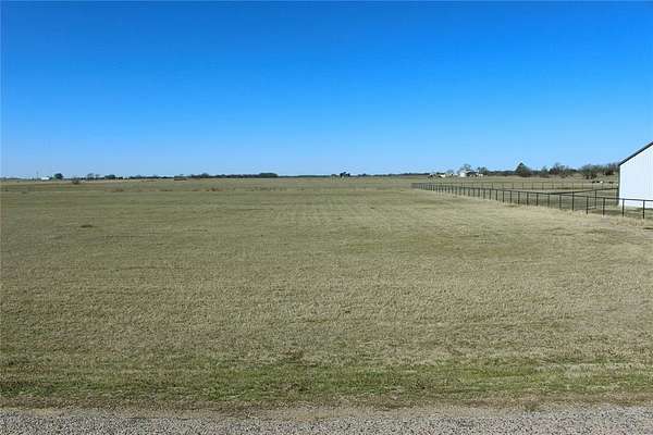 1 Acre of Residential Land for Sale in Whitesboro, Texas
