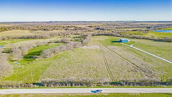 10 Acres of Land for Sale in Grandview, Texas