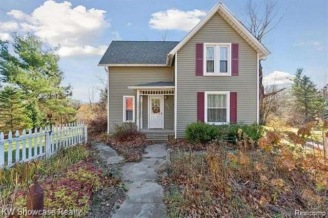 2 Acres of Residential Land with Home for Sale in Highland, Michigan