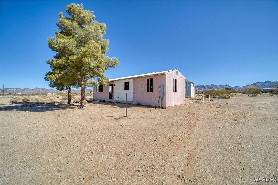 2.5 Acres of Residential Land with Home for Sale in Dolan Springs, Arizona