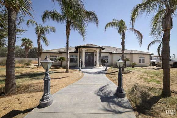 9.26 Acres of Improved Mixed-Use Land for Sale in Bakersfield, California