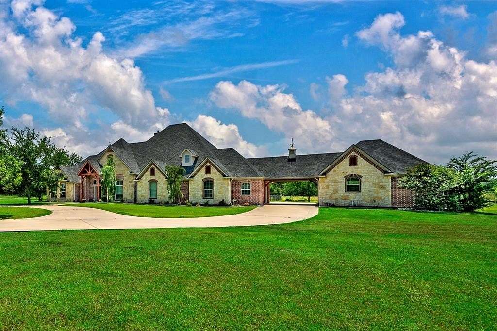 6.3 Acres of Residential Land with Home for Sale in Pottsboro, Texas