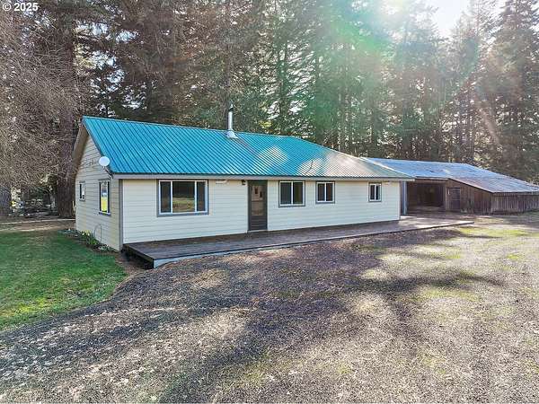 5.39 Acres of Land with Home for Sale in White Salmon, Washington