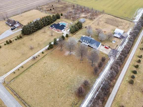 3.47 Acres of Residential Land with Home for Sale in Mascoutah, Illinois