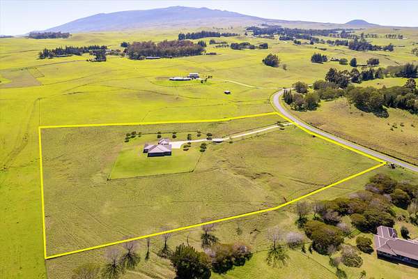 10 Acres of Land with Home for Sale in Waimea, Hawaii