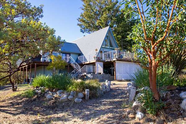 5.6 Acres of Residential Land with Home for Sale in Eagle Point, Oregon