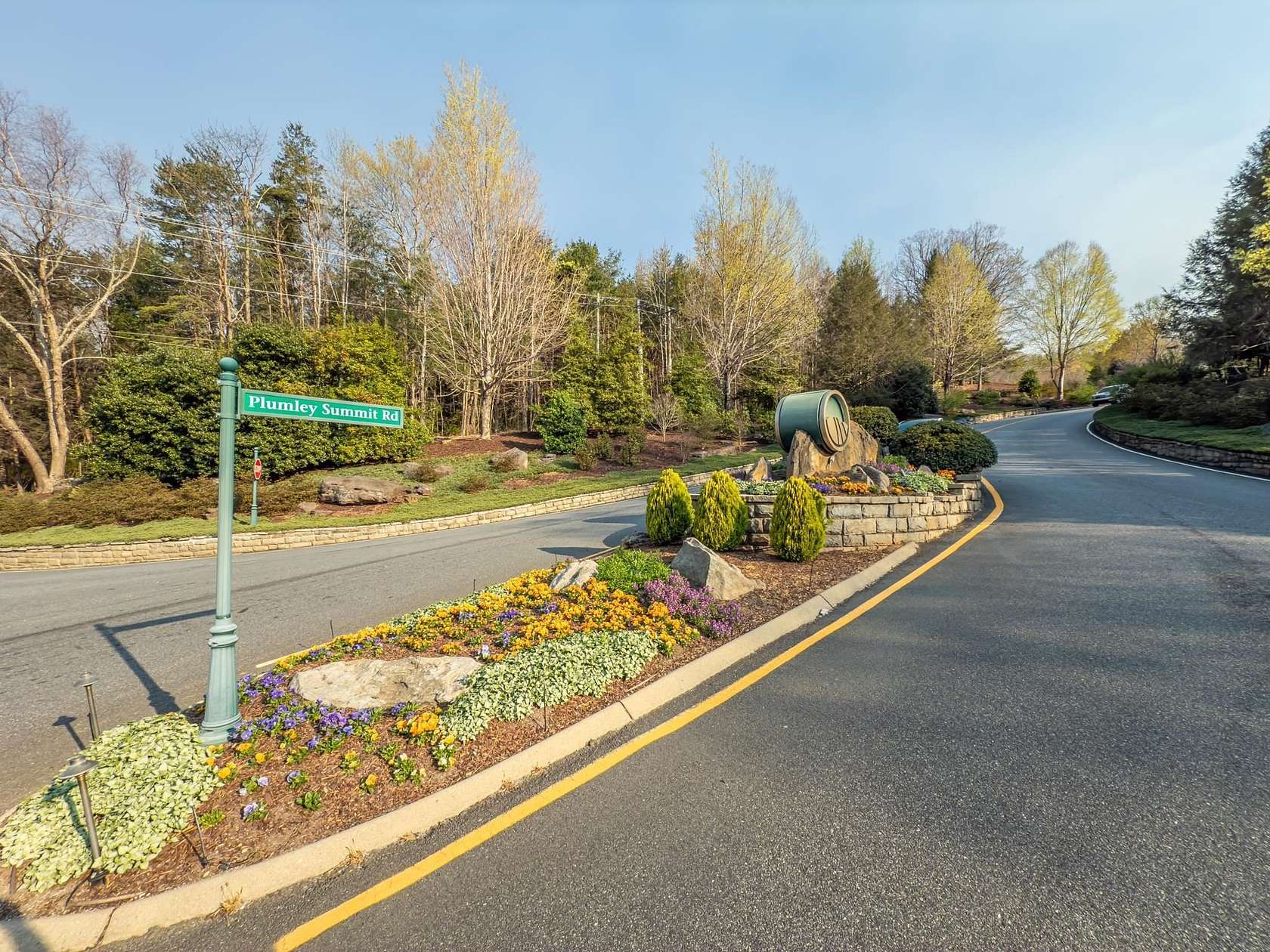 1 Acre of Residential Land for Sale in Landrum, South Carolina