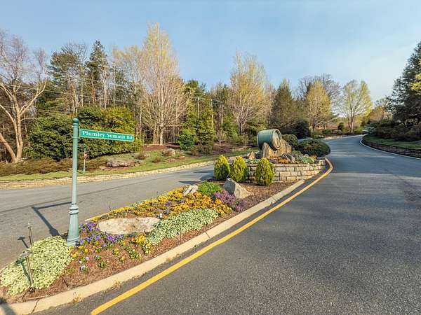1 Acre of Land for Sale in Landrum, South Carolina