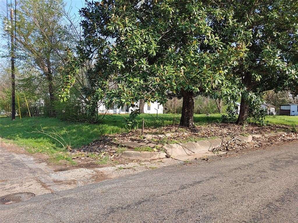 0.28 Acres of Residential Land for Sale in Paris, Texas