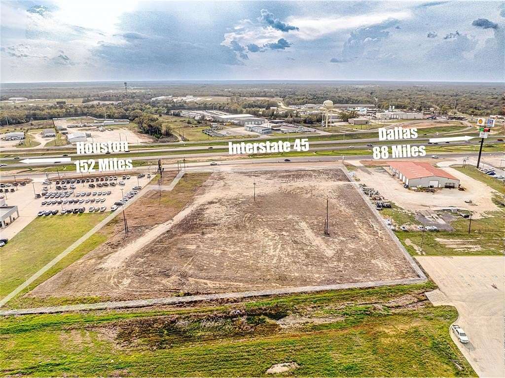 5.2 Acres of Land for Sale in Fairfield, Texas