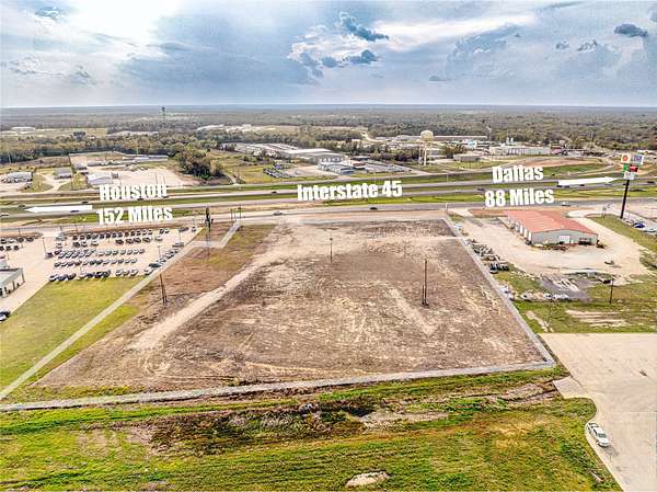 5.2 Acres of Land for Sale in Fairfield, Texas