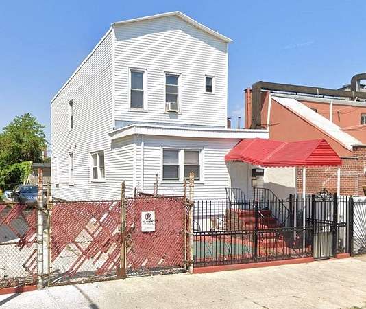 0.09 Acres of Improved Mixed-Use Land for Sale in Brooklyn, New York