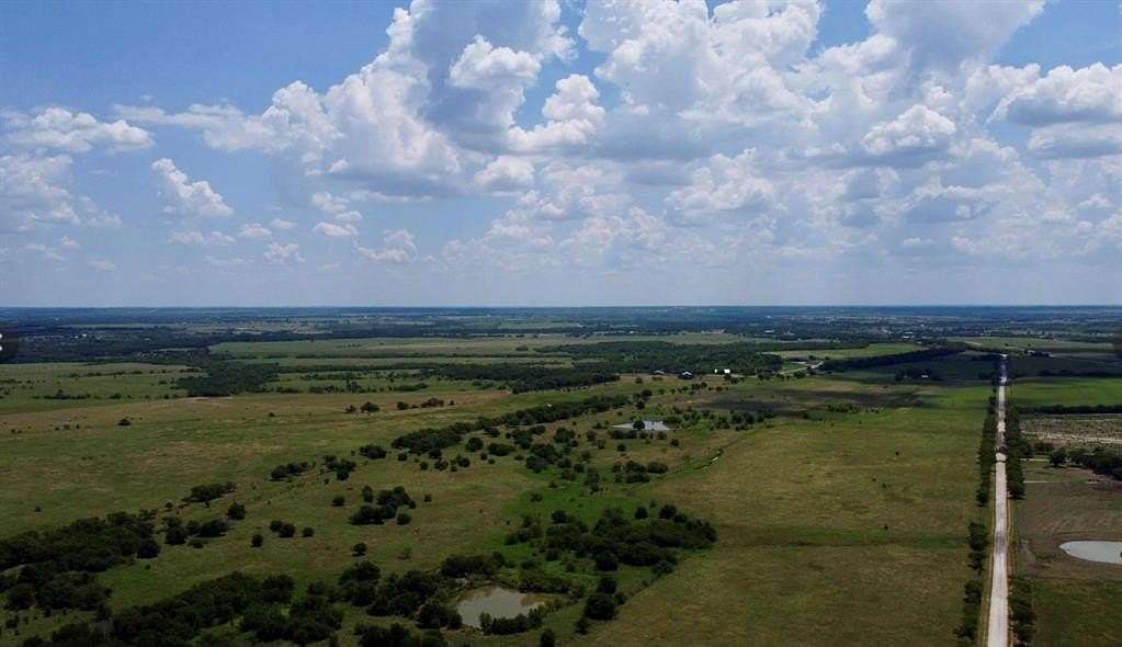 150 Acres of Land for Sale in Southmayd, Texas