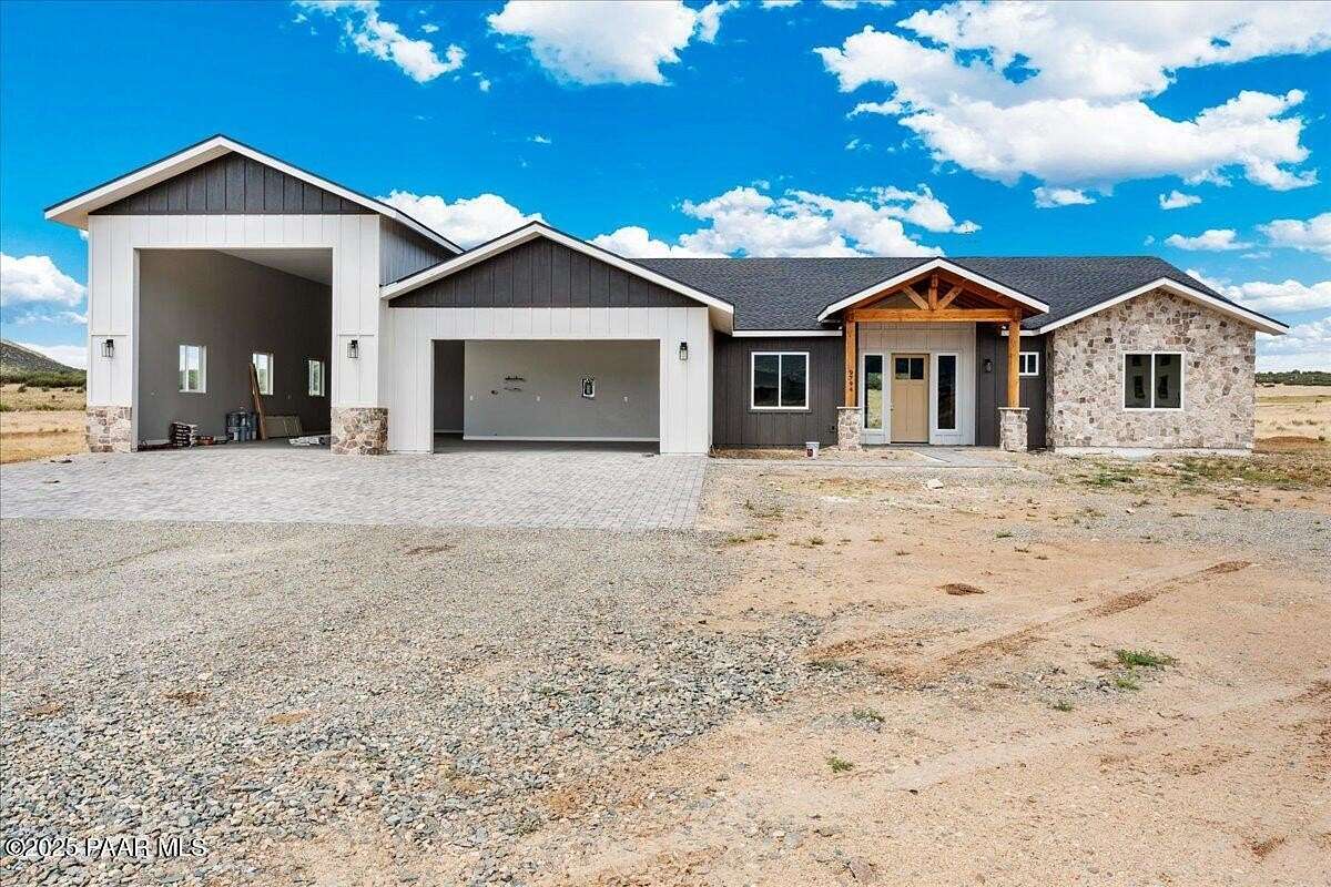 2.25 Acres of Residential Land with Home for Sale in Prescott Valley, Arizona