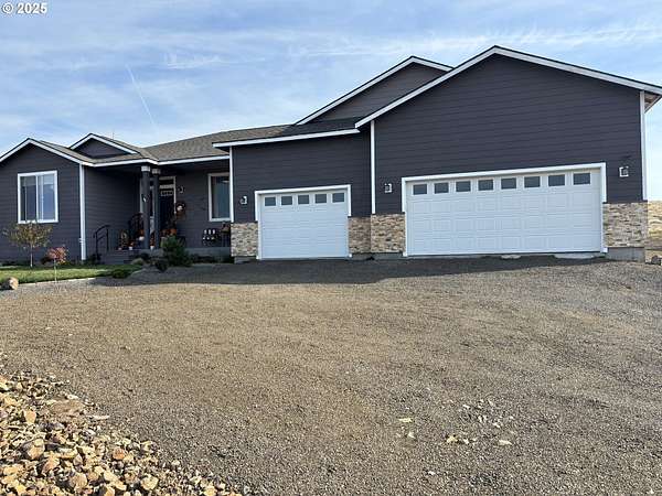 18.8 Acres of Land with Home for Sale in Centerville, Washington