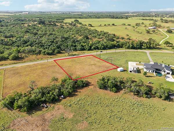 1 Acre of Residential Land for Sale in Floresville, Texas