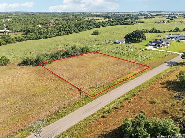 1 Acre of Residential Land for Sale in Floresville, Texas