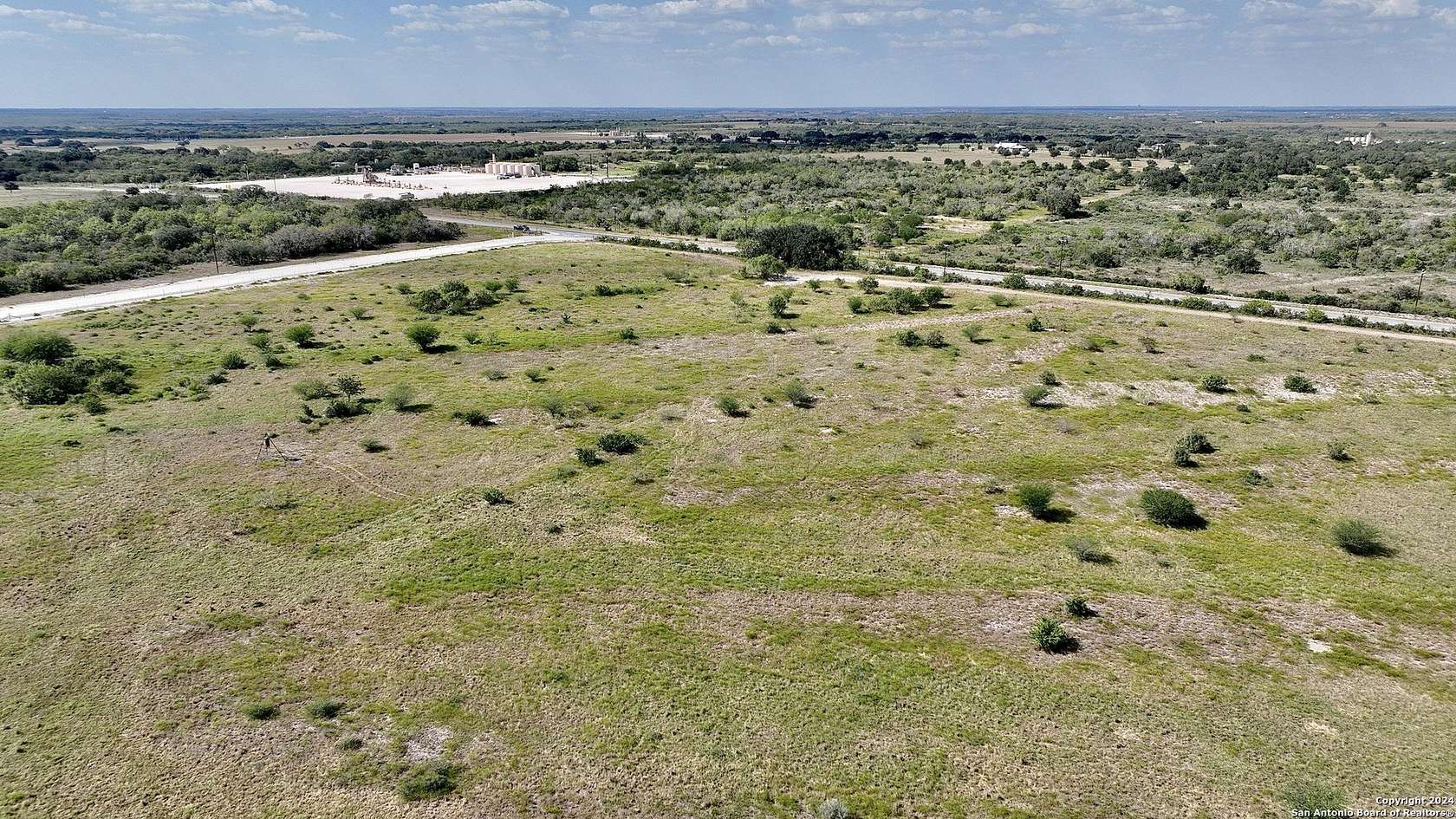 10 Acres of Land for Sale in Hobson, Texas