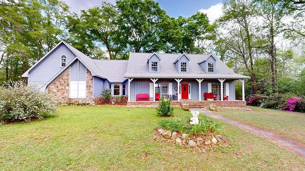 15 Acres of Land with Home for Sale in Cowarts, Alabama