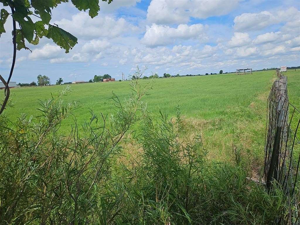 10 Acres of Land for Sale in Crescent, Oklahoma