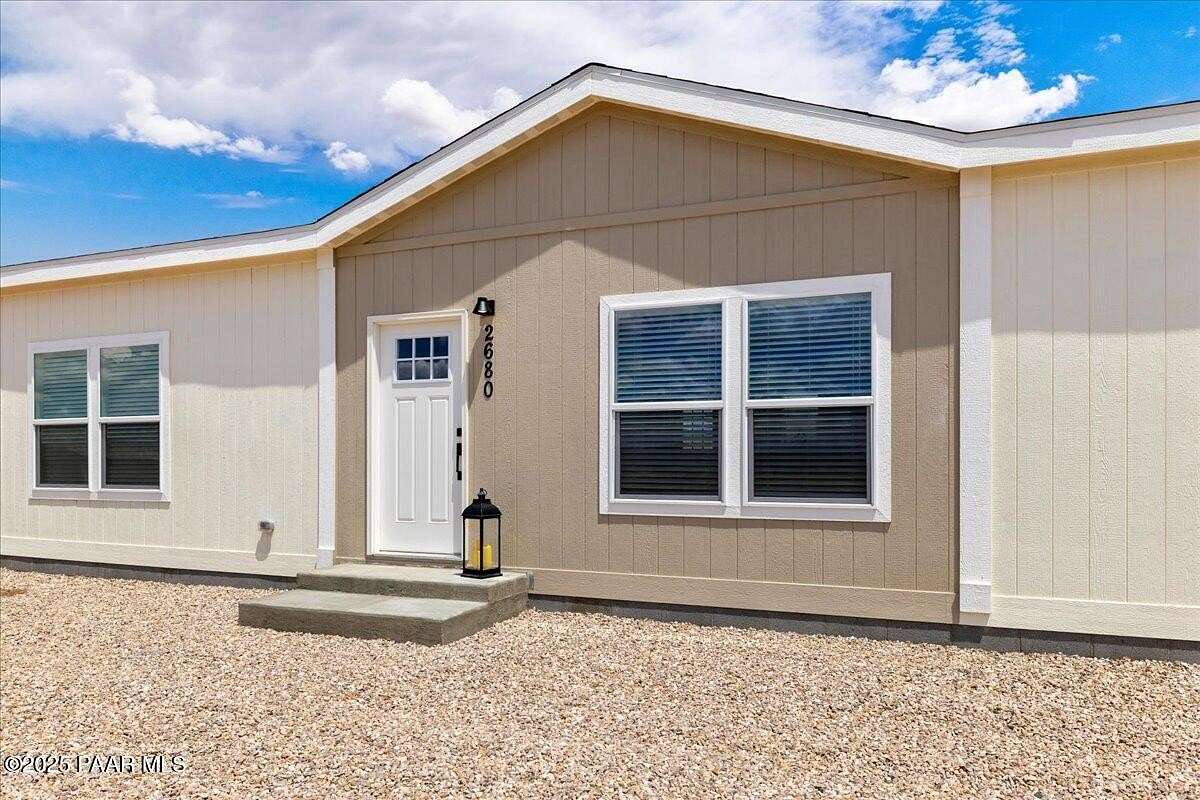 2.1 Acres of Residential Land with Home for Sale in Paulden, Arizona