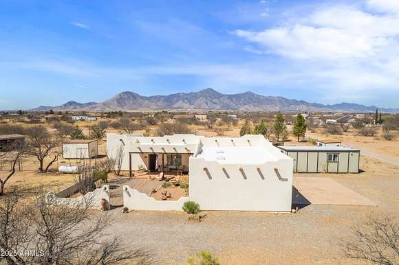 4 Acres of Residential Land with Home for Sale in Hereford, Arizona