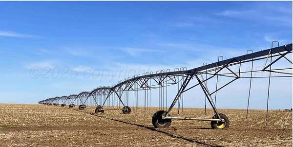 960 Acres of Land with Home for Sale in Sunray, Texas