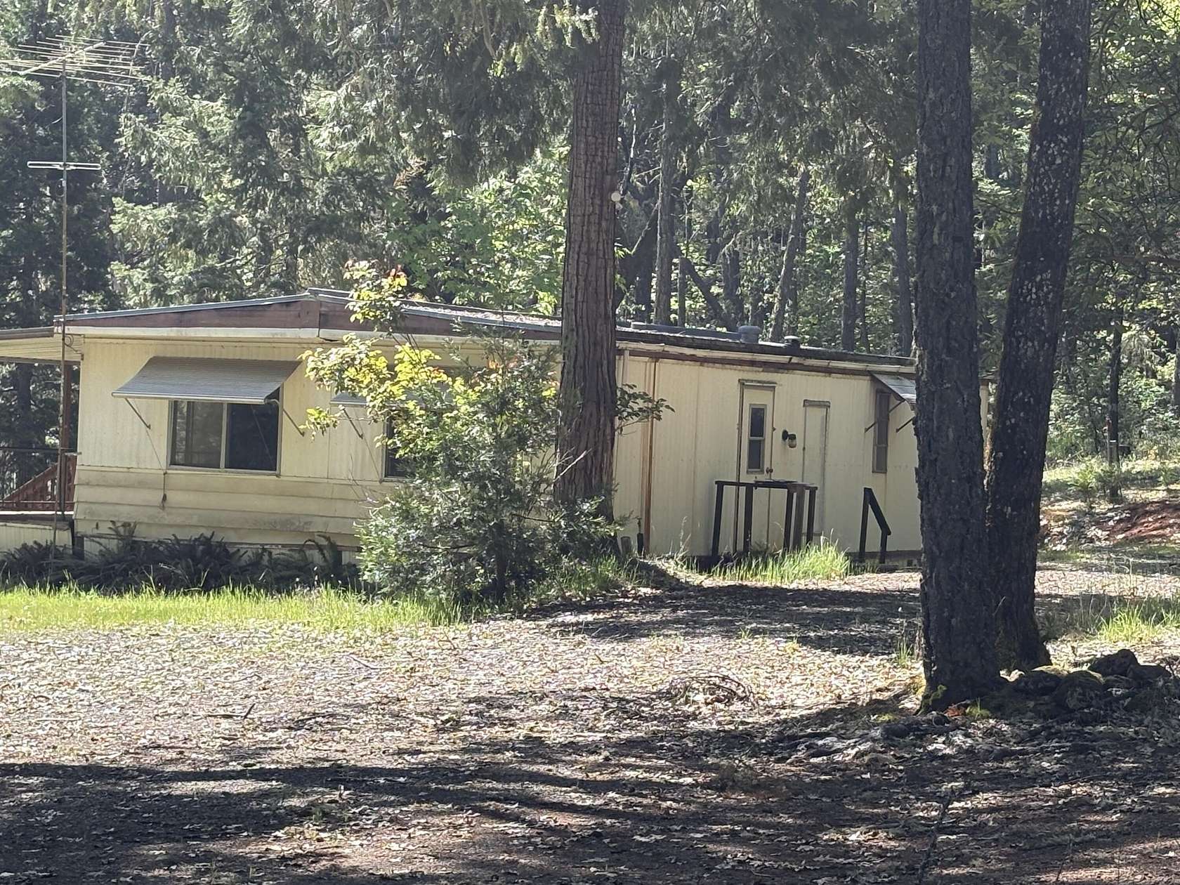 12 Acres of Recreational Land with Home for Sale in Grants Pass, Oregon